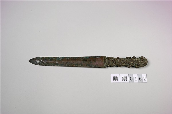 鏤空神人紋銅劍