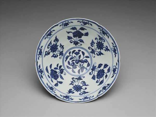 青花四季花果紋葵瓣口碗