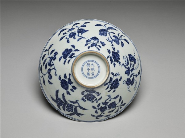 青花四季花果紋葵瓣口碗