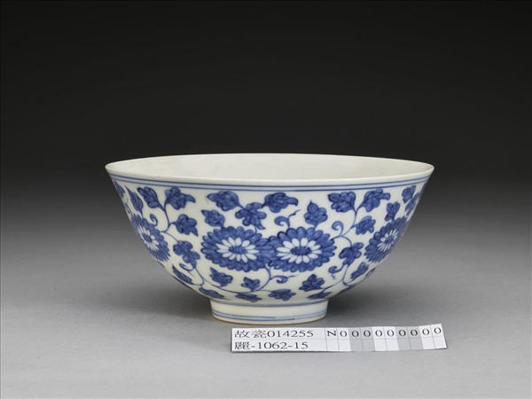 青花菊花紋碗