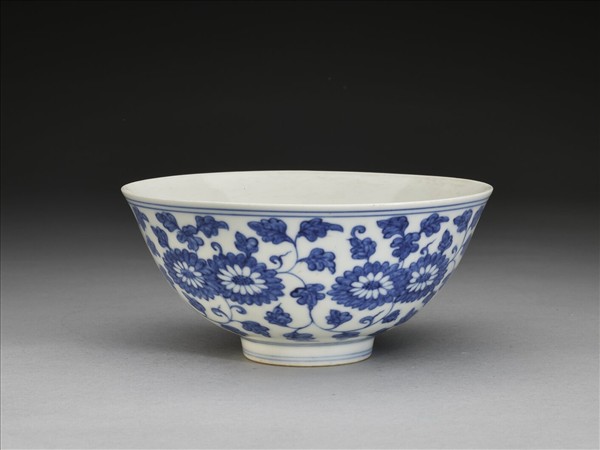 青花菊花紋碗
