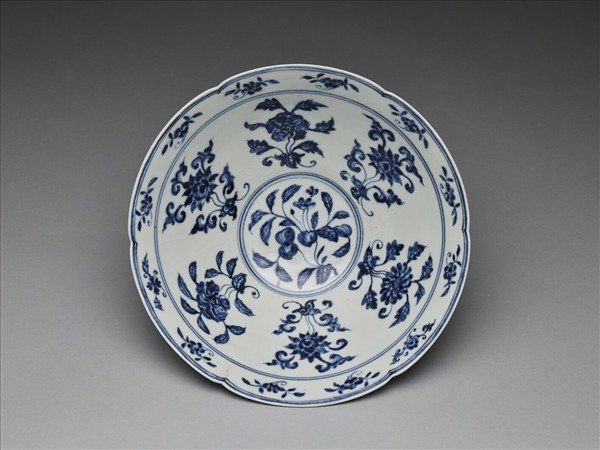 青花四季花果紋葵瓣口碗