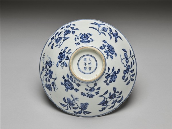 青花四季花果紋葵瓣口碗