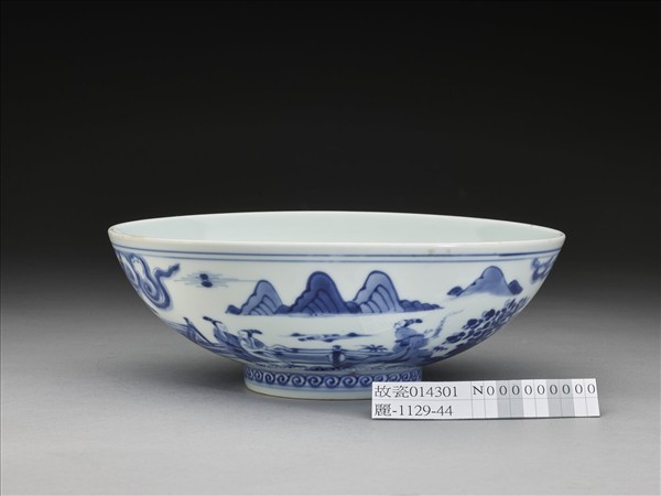 青花山水仕女圖碗