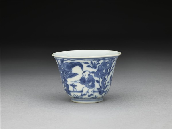 青花嬰戲圖杯