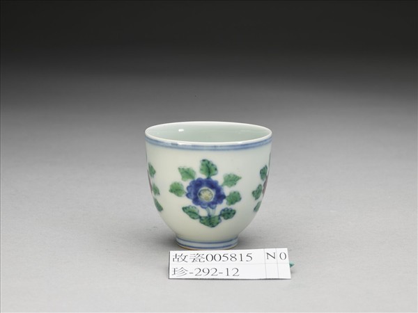 鬥彩四季花卉紋杯