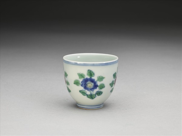 鬥彩四季花卉紋杯