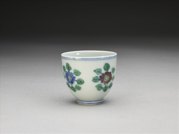 鬥彩四季花卉紋杯