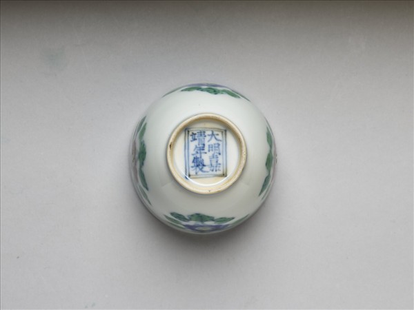 鬥彩四季花卉紋杯