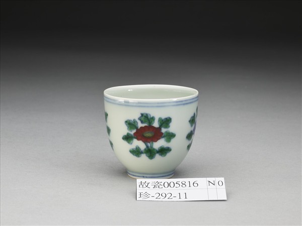 鬥彩四季花卉紋杯