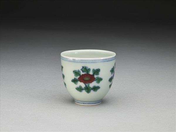 鬥彩四季花卉紋杯