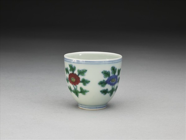 鬥彩四季花卉紋杯
