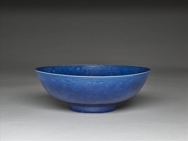 霽青釉雲龍紋碗