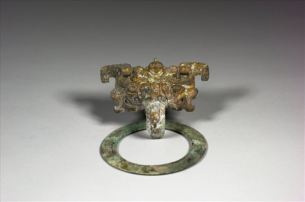銅鎏金人面紋鋪首