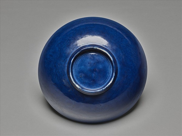 霽青釉雲龍紋碗