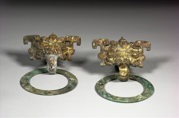 銅鎏金人面紋鋪首