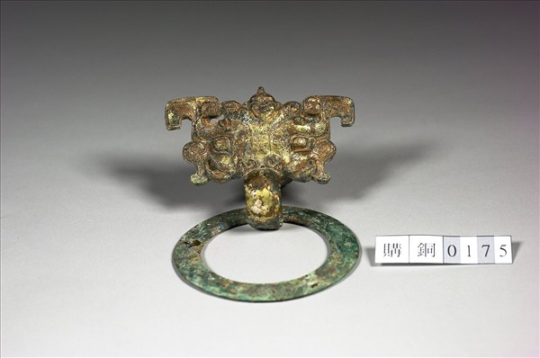 銅鎏金人面紋鋪首