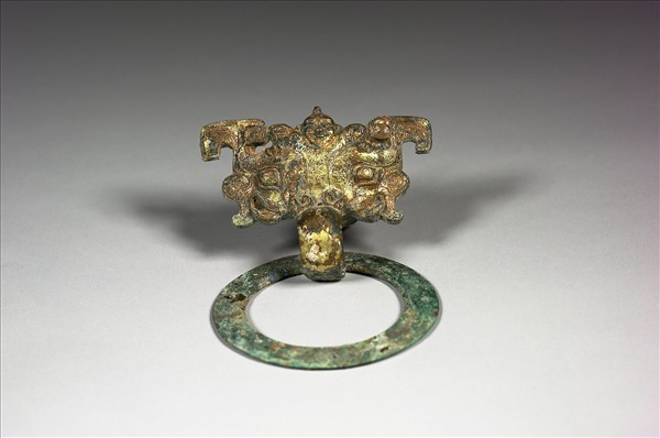 銅鎏金人面紋鋪首