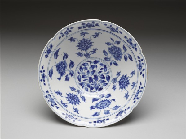 青花四季花果紋葵瓣口碗