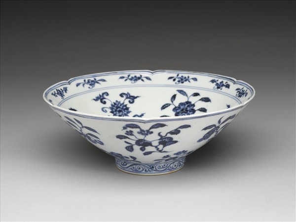 青花四季花果紋葵瓣口碗