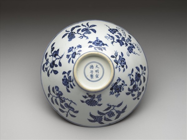 青花四季花果紋葵瓣口碗