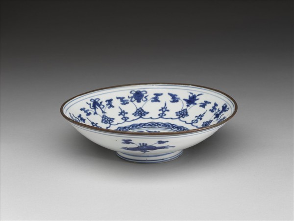青花番蓮八寶紋碗