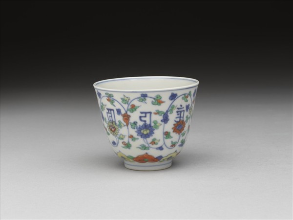 鬥彩番蓮梵文杯