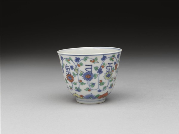 鬥彩番蓮梵文杯