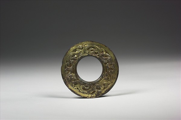 銅鎏金螭紋環