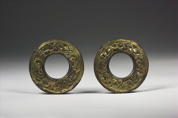 銅鎏金螭紋環