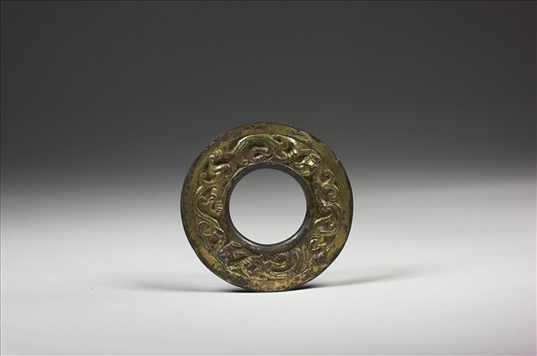 銅鎏金螭紋環
