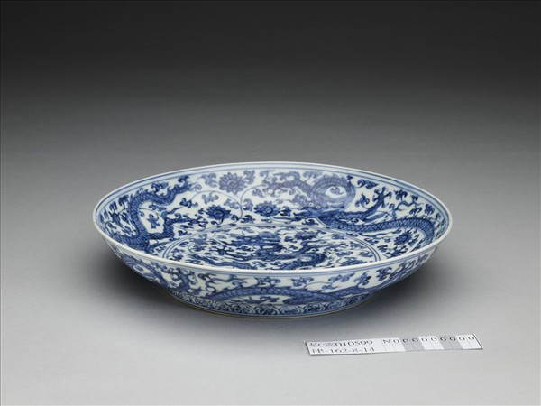 青花穿花龍紋盤