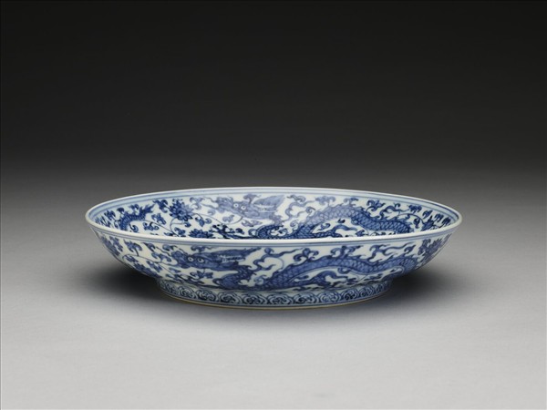 青花穿花龍紋盤