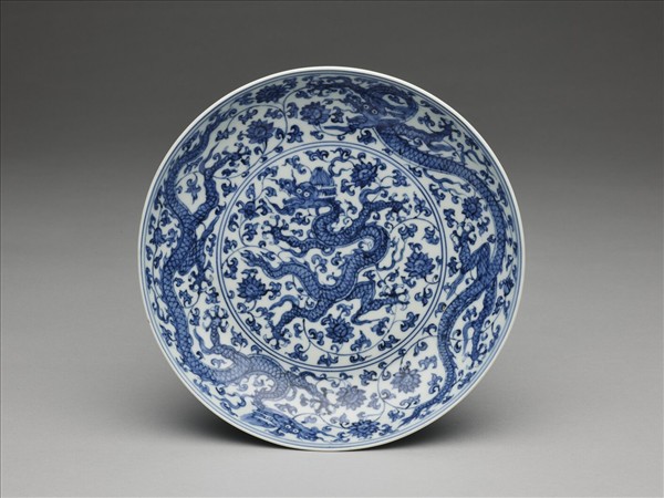 青花穿花龍紋盤