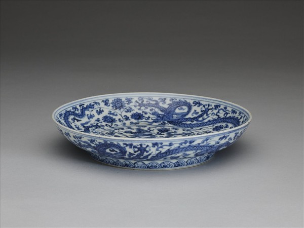 青花穿花龍紋盤