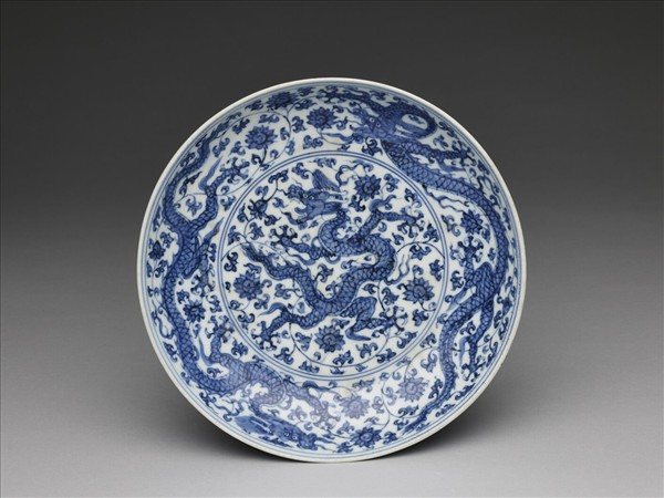 青花穿花龍紋盤