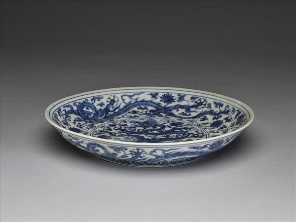 青花穿花龍紋盤