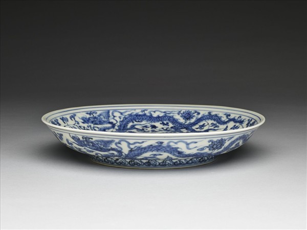 青花穿花龍紋盤