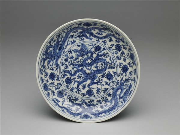 青花穿花龍紋盤