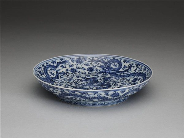 青花穿花龍紋盤