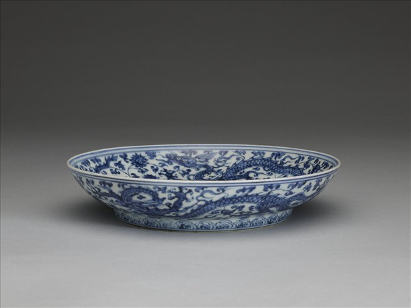 青花穿花龍紋盤