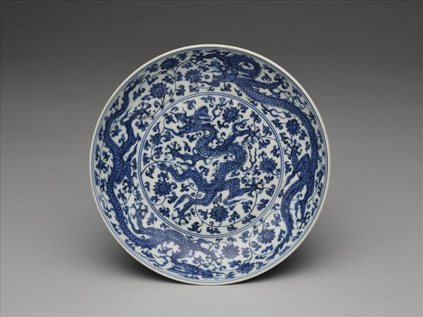 青花穿花龍紋盤