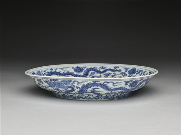 青花穿花龍紋盤