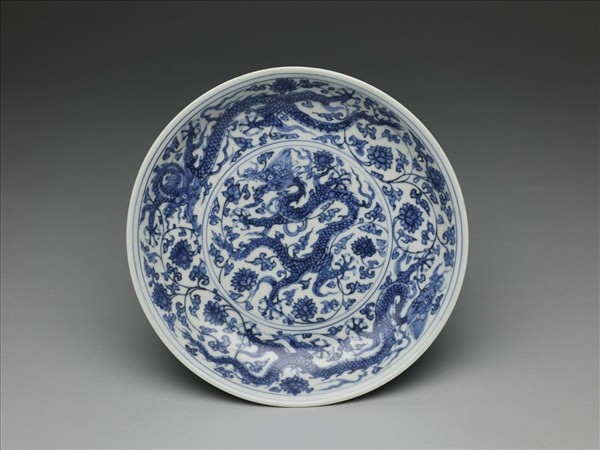 青花穿花龍紋盤