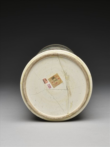 粉彩纏枝花卉紋花插