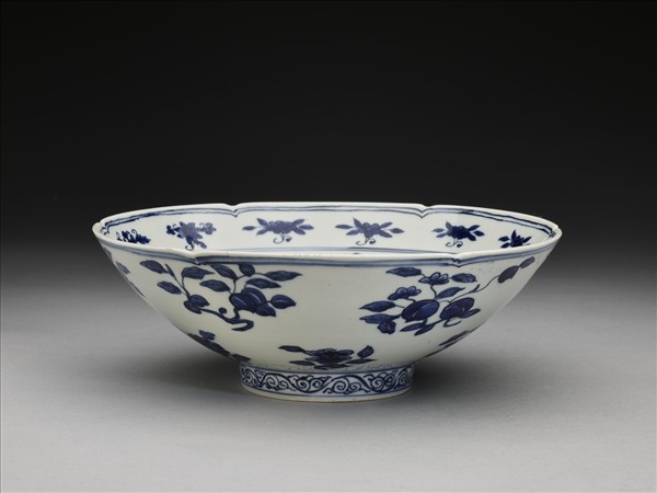 青花四季花果紋葵瓣口碗