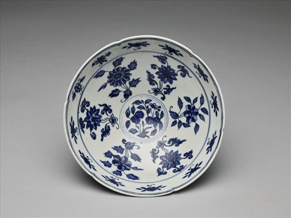 青花四季花果紋葵瓣口碗