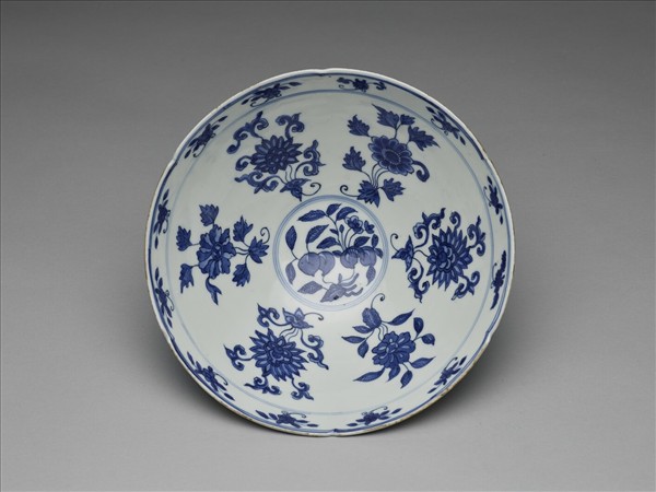 青花四季花果紋葵瓣口碗