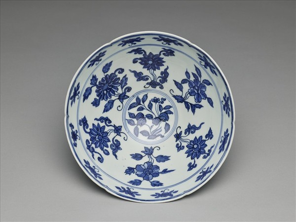 青花四季花果紋葵瓣口碗