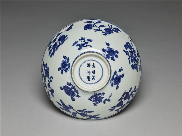 青花四季花果紋葵瓣口碗